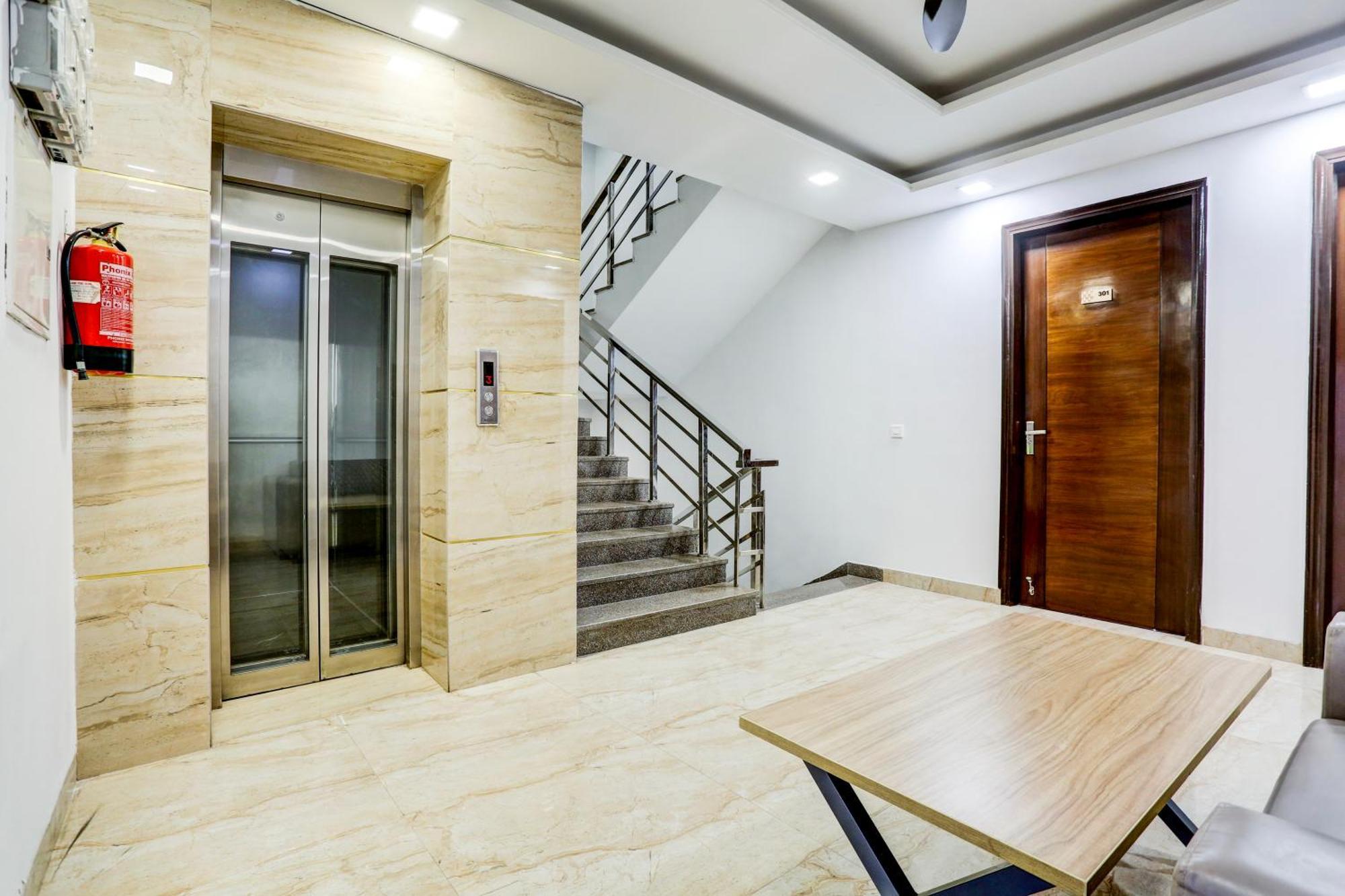 Hotel Greysky Medicity Gurgaon Exterior foto